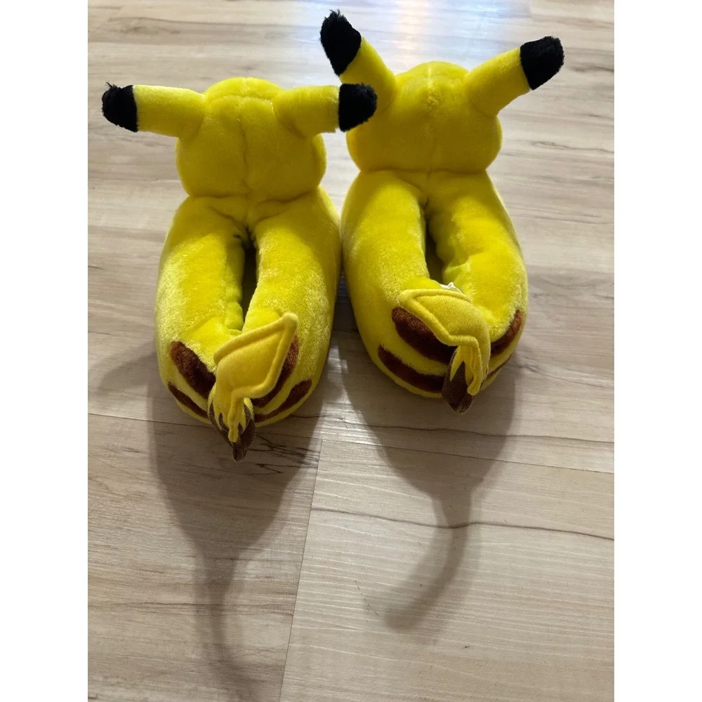 Vintage 2001 Nintendo Pokemon Pikachu plush slippers Size M 2-3